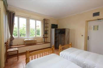 De L'echauguette 2*